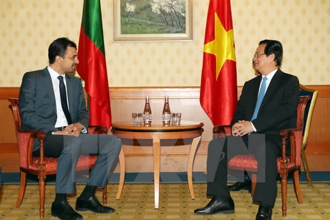 Le PM Nguyen Tan Dung et le vice-président de l'AN, président de l'Alliance des députés d'amitié Bulgarie-Vietnam, Yavor Iliev Haytov. (Source: VNA)